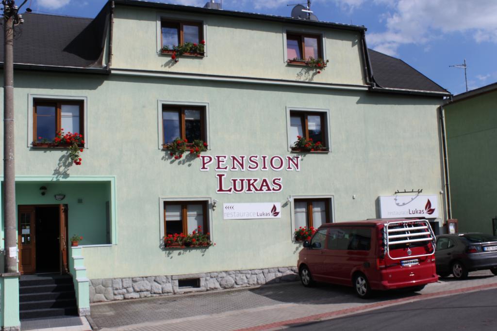 Pension Lukas 卡罗维发利 外观 照片